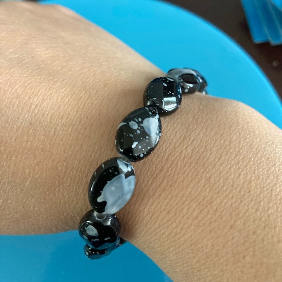 Assorted bracelet bundle - Picture 5 of 9